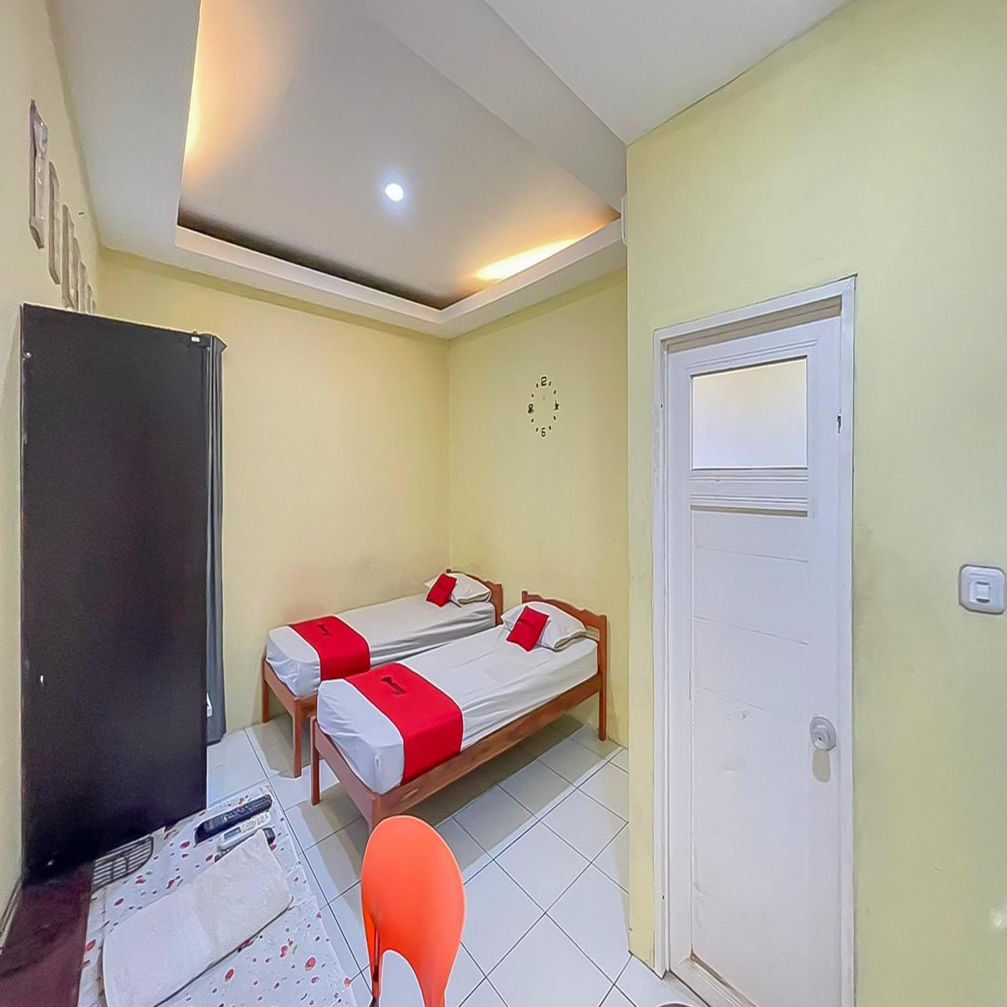 Reddoorz At Wahidin Street Cirebon Otel Dış mekan fotoğraf