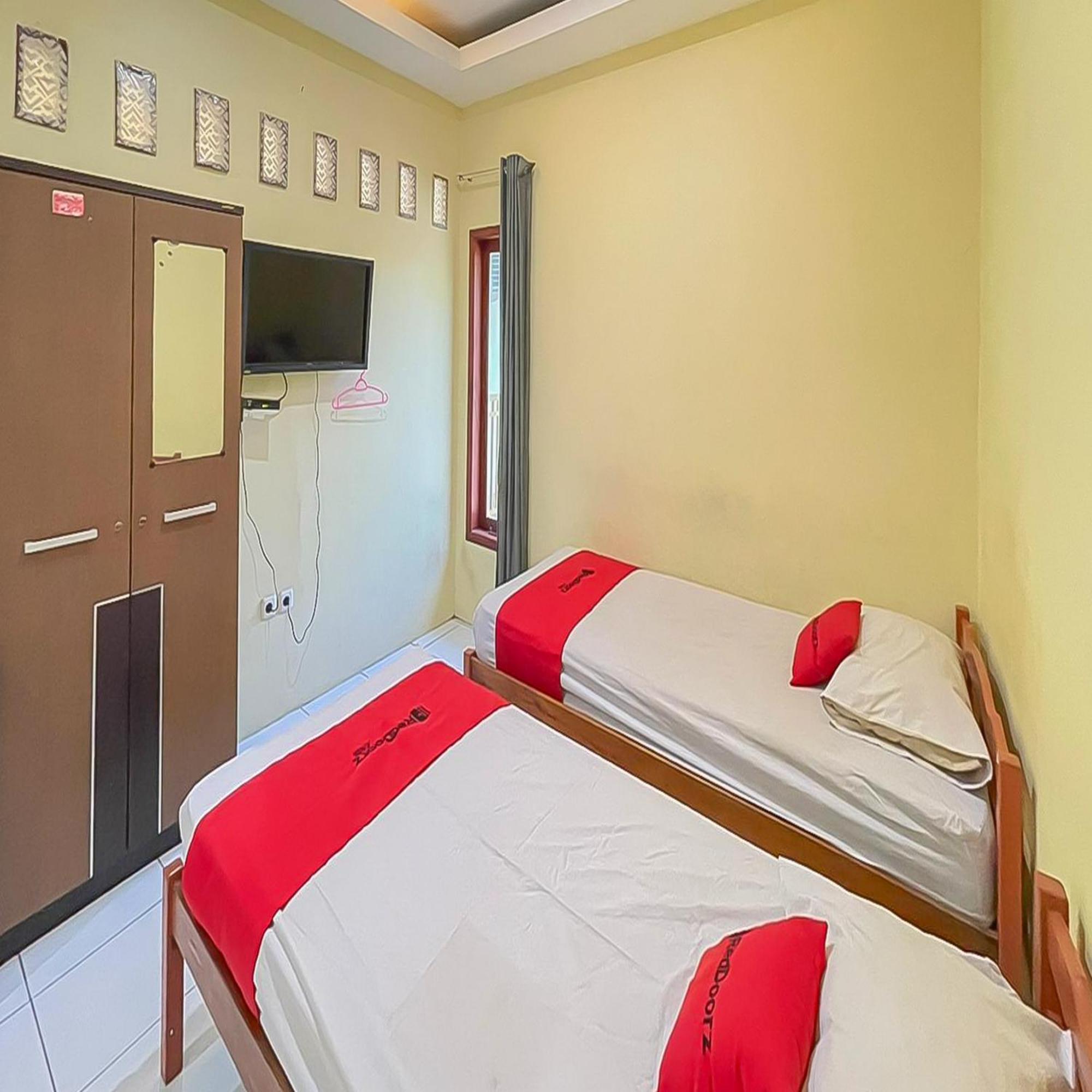 Reddoorz At Wahidin Street Cirebon Otel Dış mekan fotoğraf