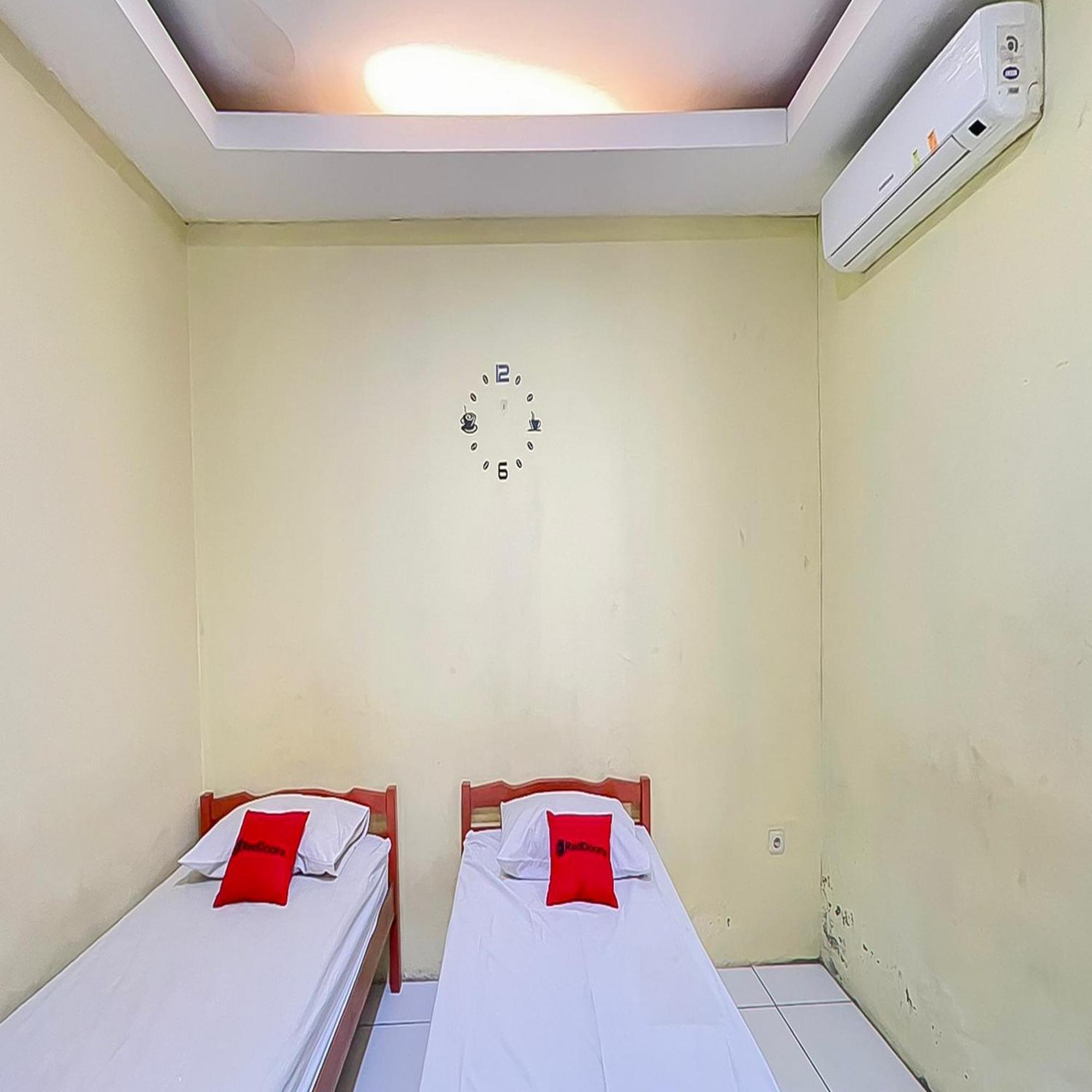 Reddoorz At Wahidin Street Cirebon Otel Dış mekan fotoğraf