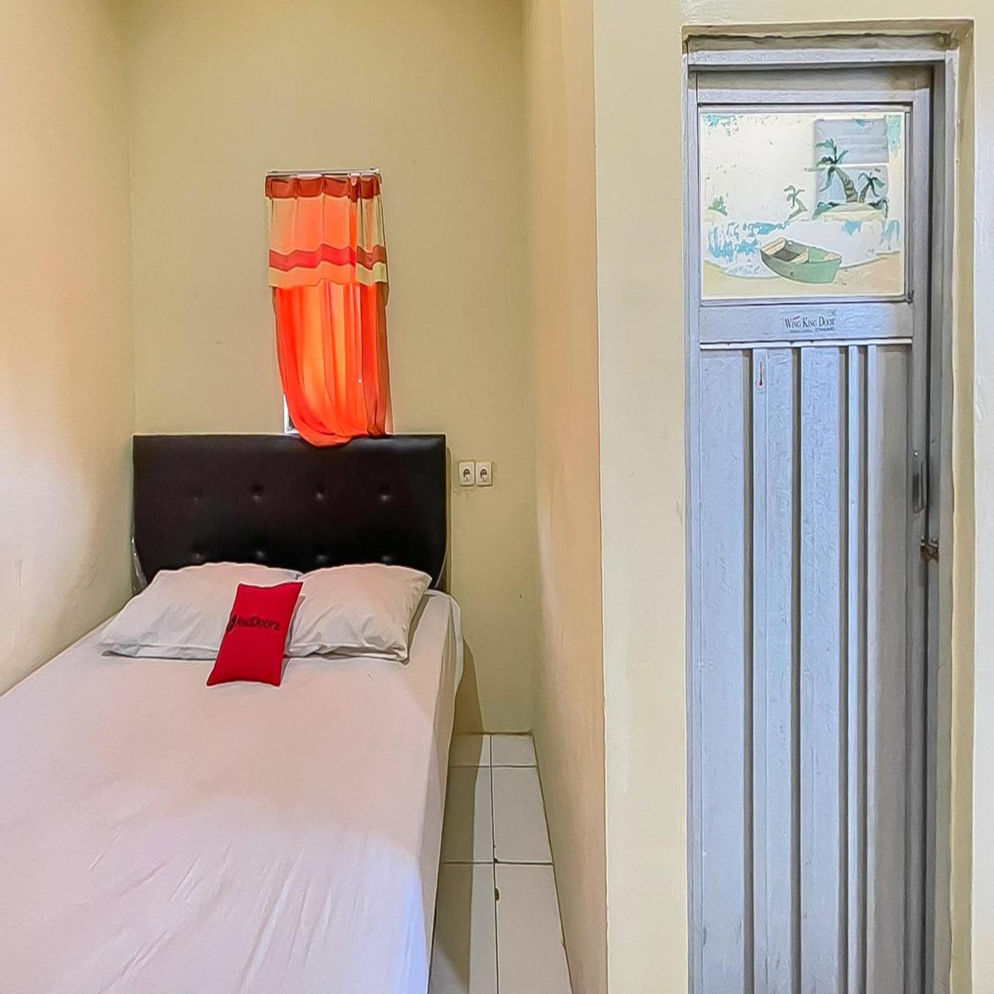 Reddoorz At Wahidin Street Cirebon Otel Dış mekan fotoğraf