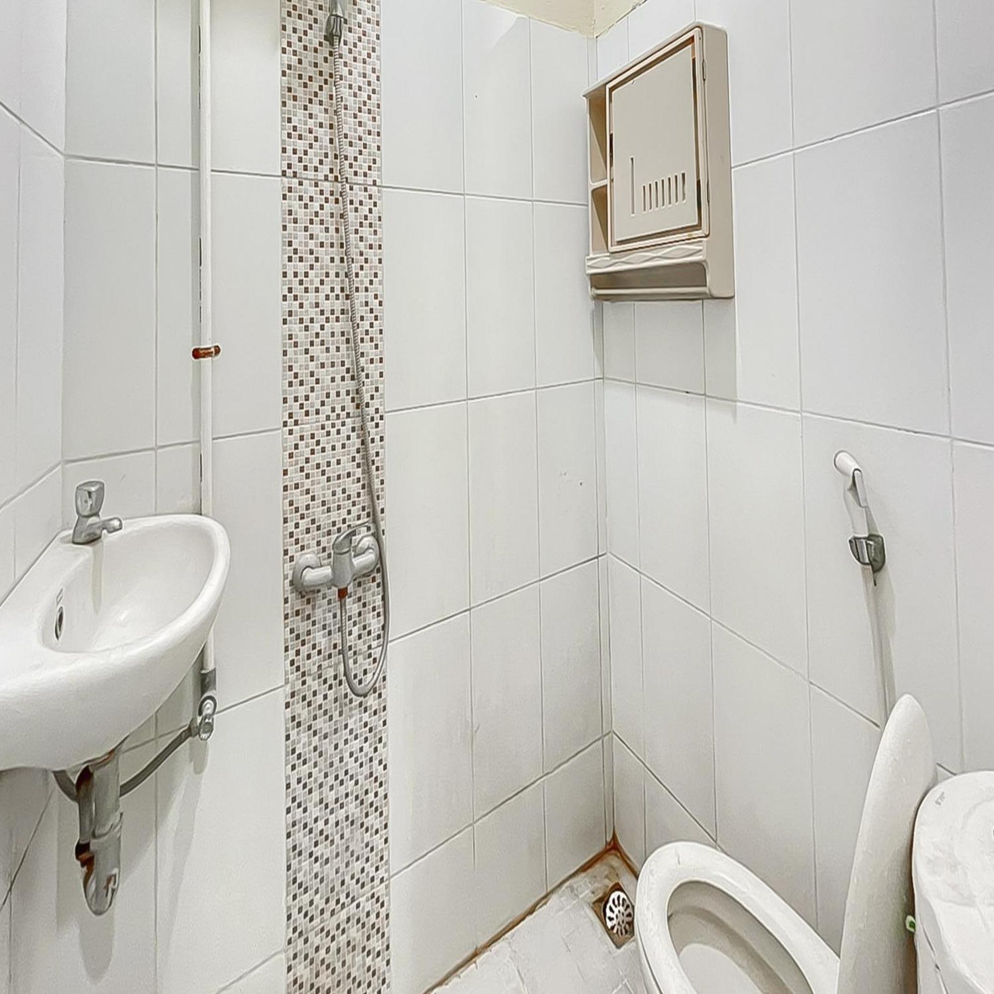 Reddoorz At Wahidin Street Cirebon Otel Dış mekan fotoğraf
