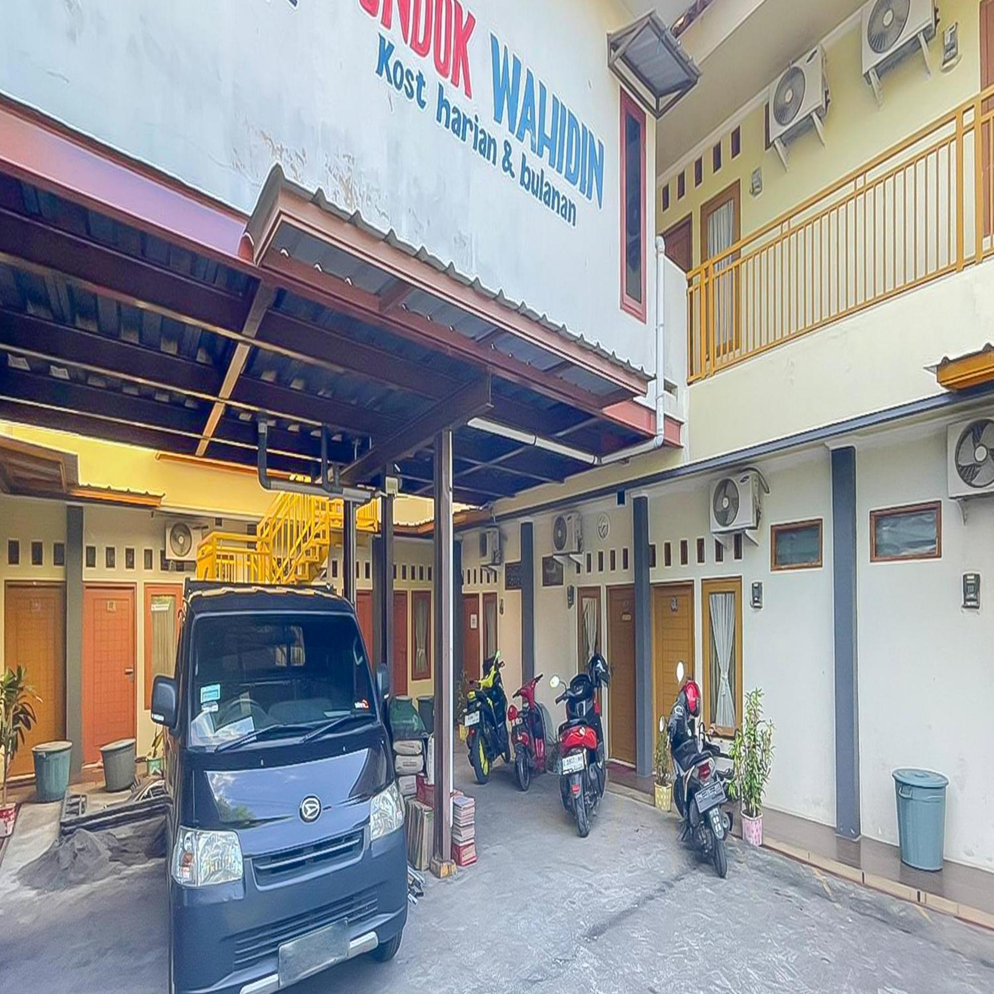 Reddoorz At Wahidin Street Cirebon Otel Dış mekan fotoğraf
