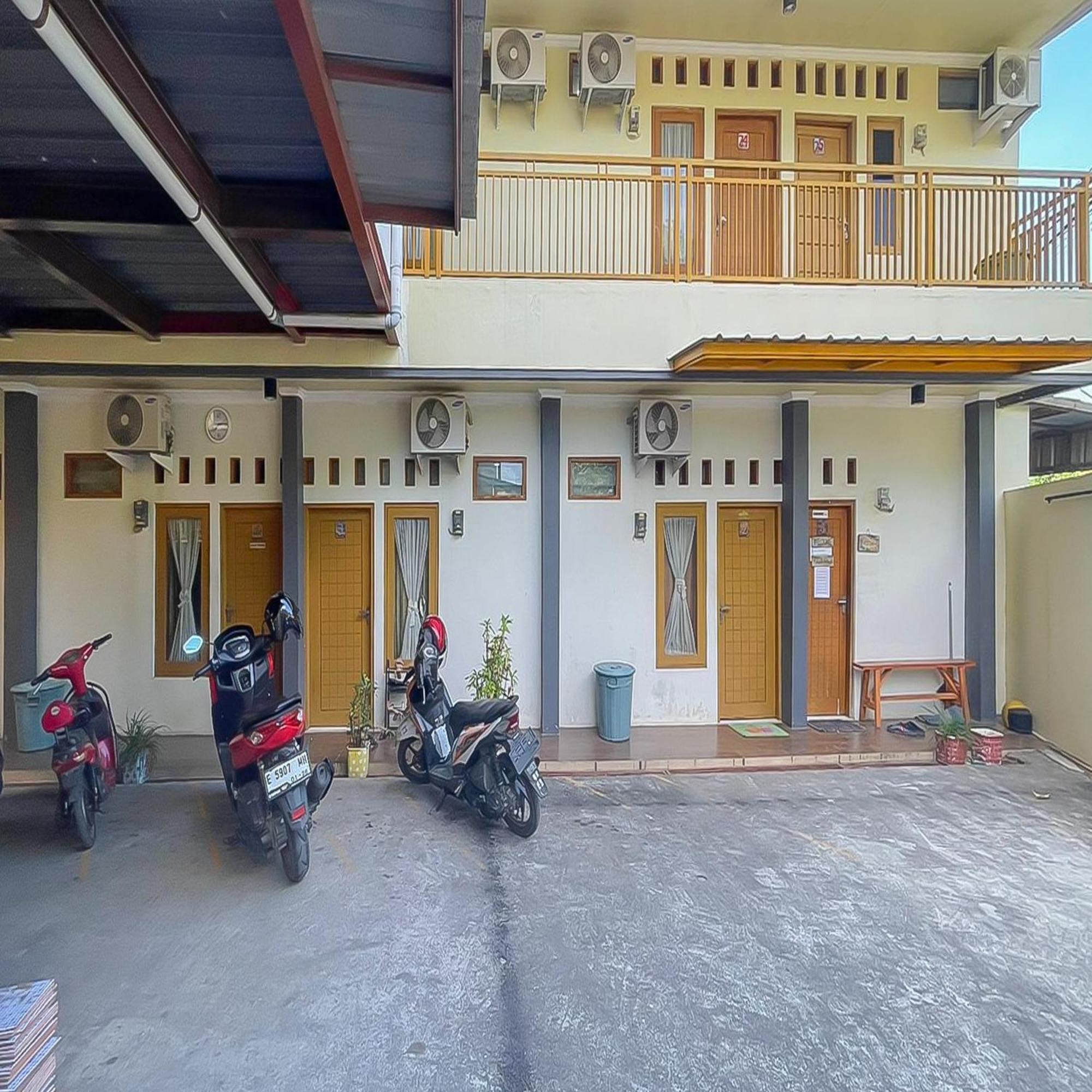 Reddoorz At Wahidin Street Cirebon Otel Dış mekan fotoğraf